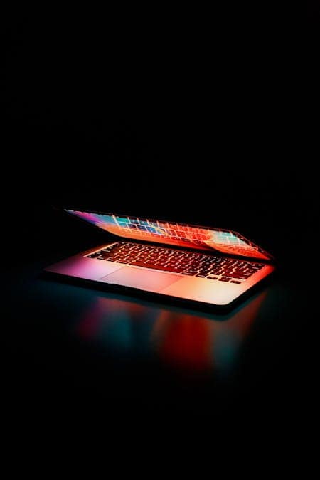 Setup PC gaming escritorio RGB hispano USA 2026