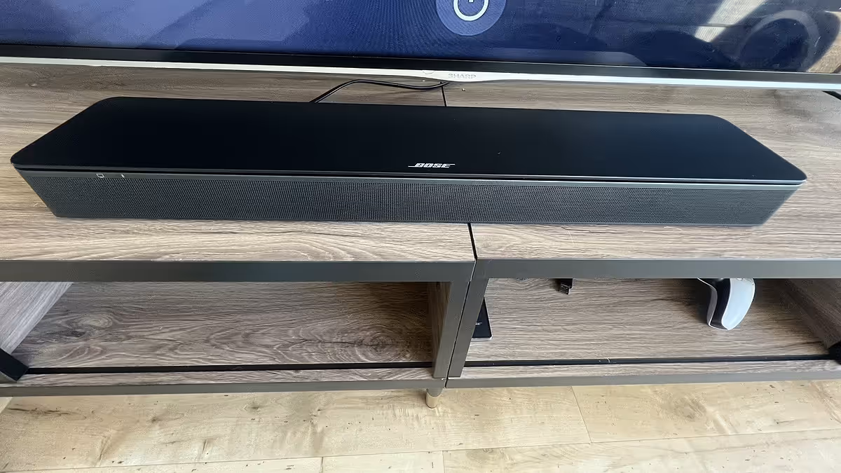 Bose TV Speaker — Claridad de voz excepcional de marca reconocida