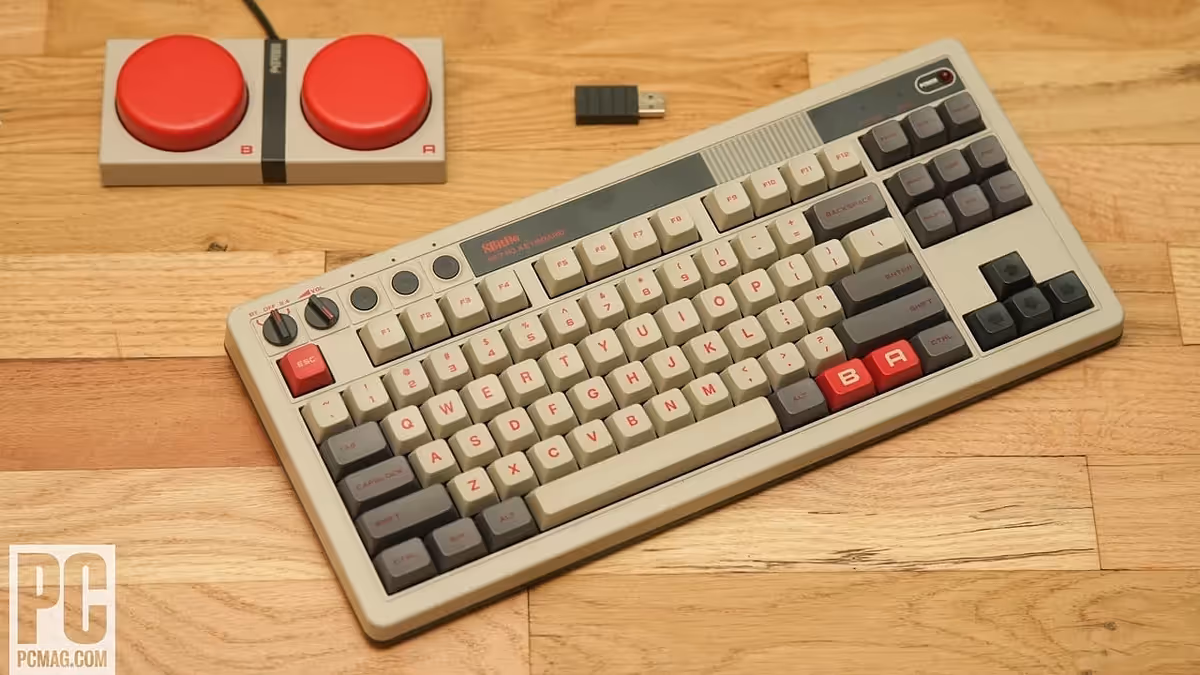 8BitDo Retro Mechanical Keyboard — Nostalgia funcional con botones programables estilo arcade
