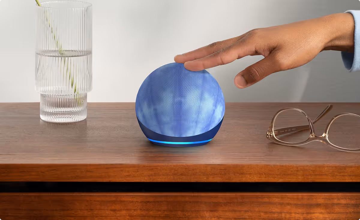 Amazon Echo Dot — Audio vibrante con micrófonos optimizados para voz